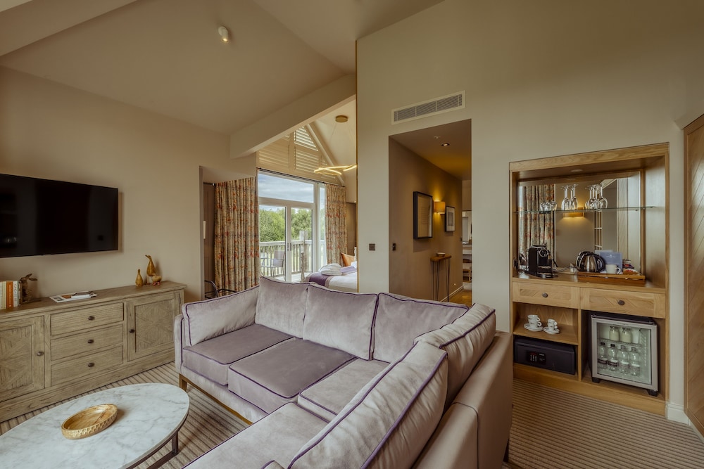 Junior Suite, Patio, Lake View photo 3
