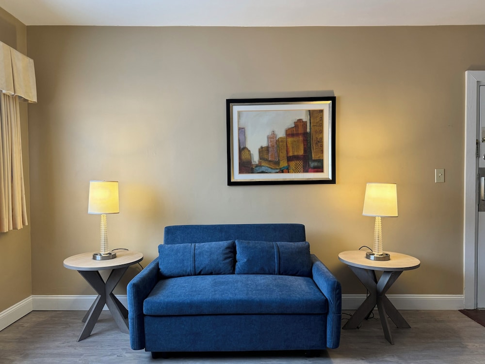 Basic Apartment - Photo 8