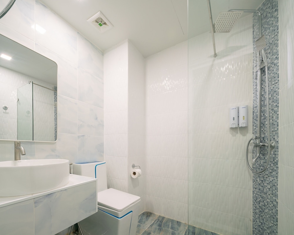 Premier Twin Room - Photo 6
