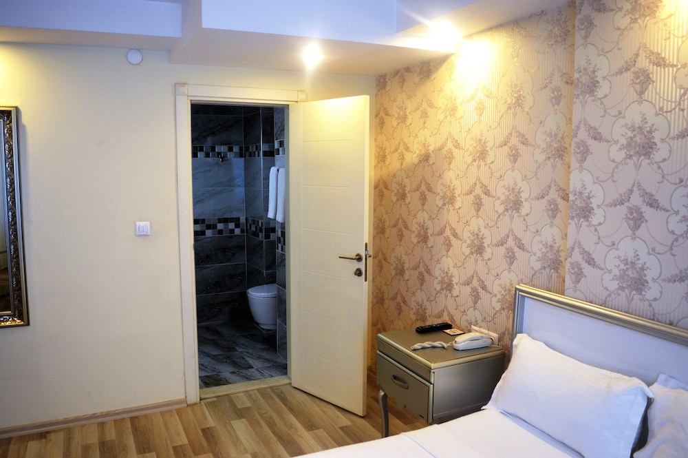 Comfort Triple Room, City View photo 3
