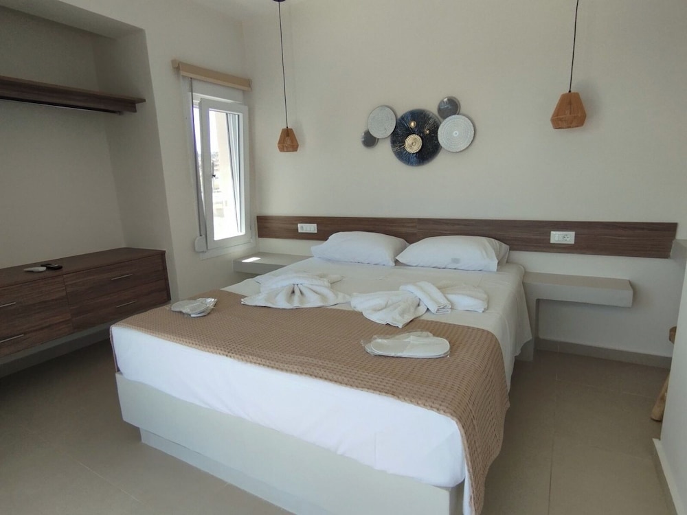 Deluxe Suite, 1 Queen Bed with Sofa bed, Non Smoking, Sea View photo 1