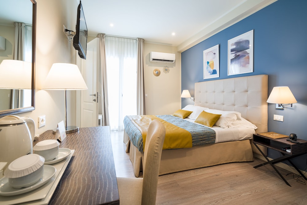 Comfort Double Room, Partial Sea View