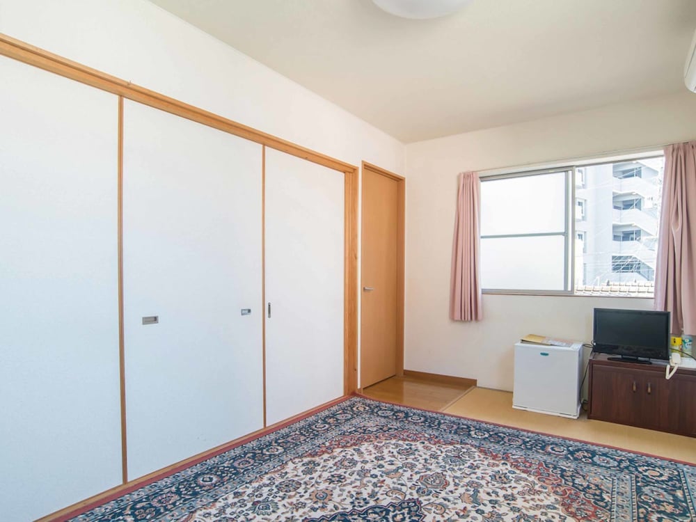 Japanese Style Room with Shared Bath/Toilet (6 tatami mats)