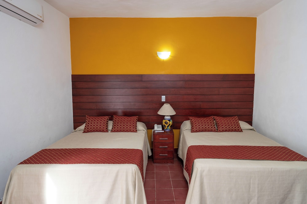 Quadruple Room, 2 Double Beds And Air-Conditioning photo 1
