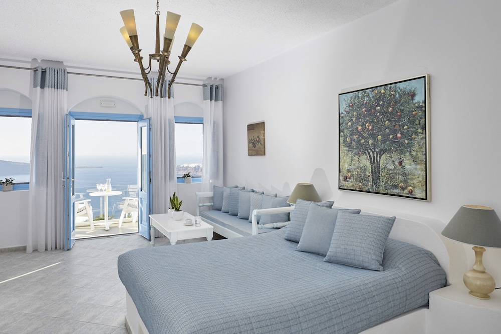 Superior Triple Caldera & Sea View - Photo 1