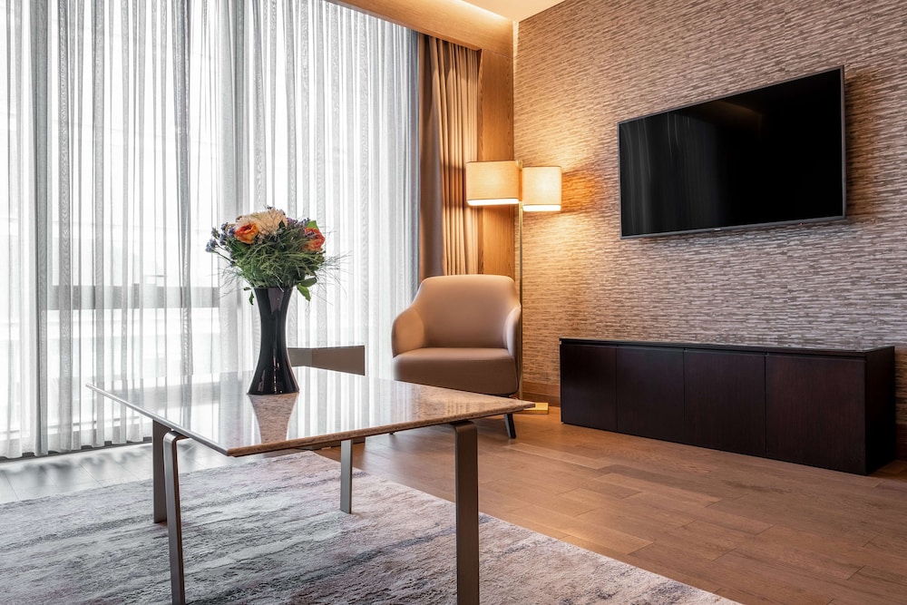 Suite, 1 Bedroom, City View with Lounge Access - Photo 12