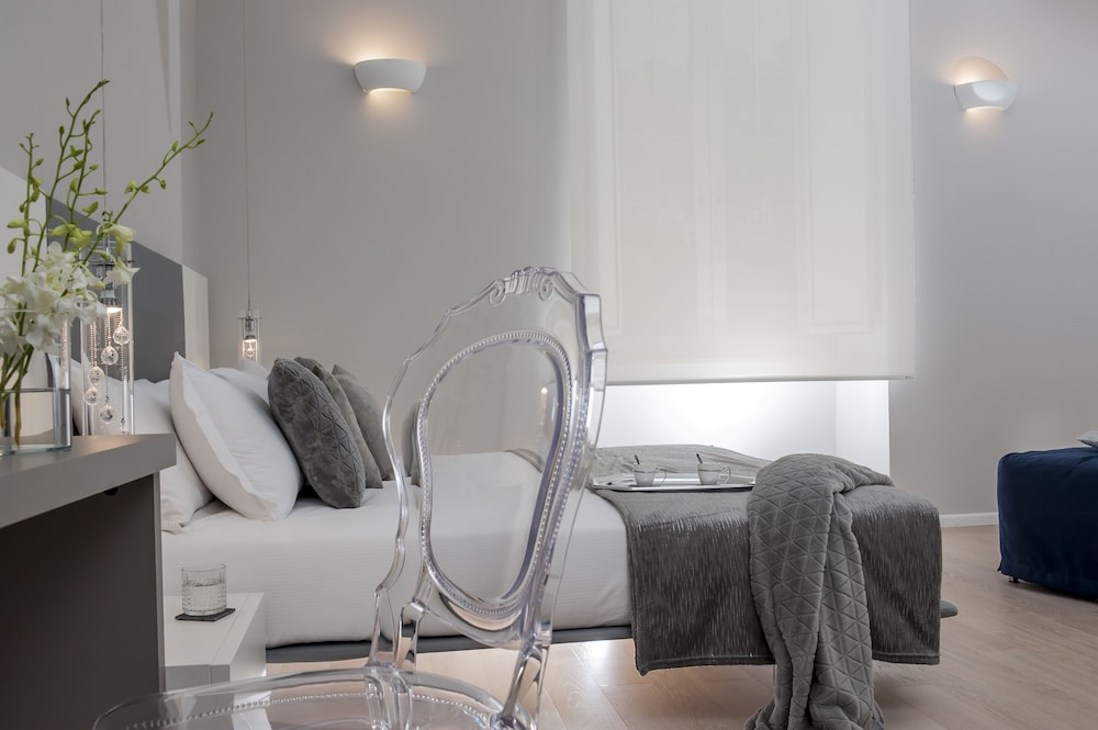 Deluxe Triple Room (with Colosseo View) photo 2