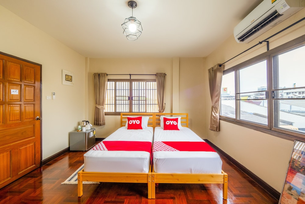 Deluxe Twin Room photo 3