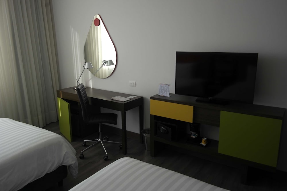 City Room, 2 Twin Beds, Non Smoking, Refrigerator photo 3