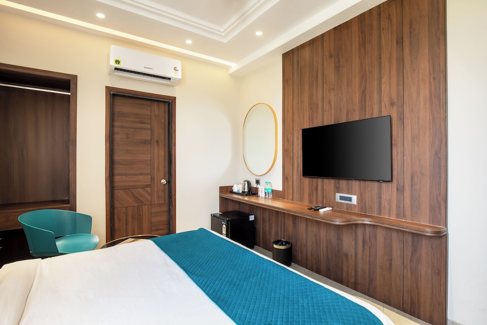 Deluxe Room, City View