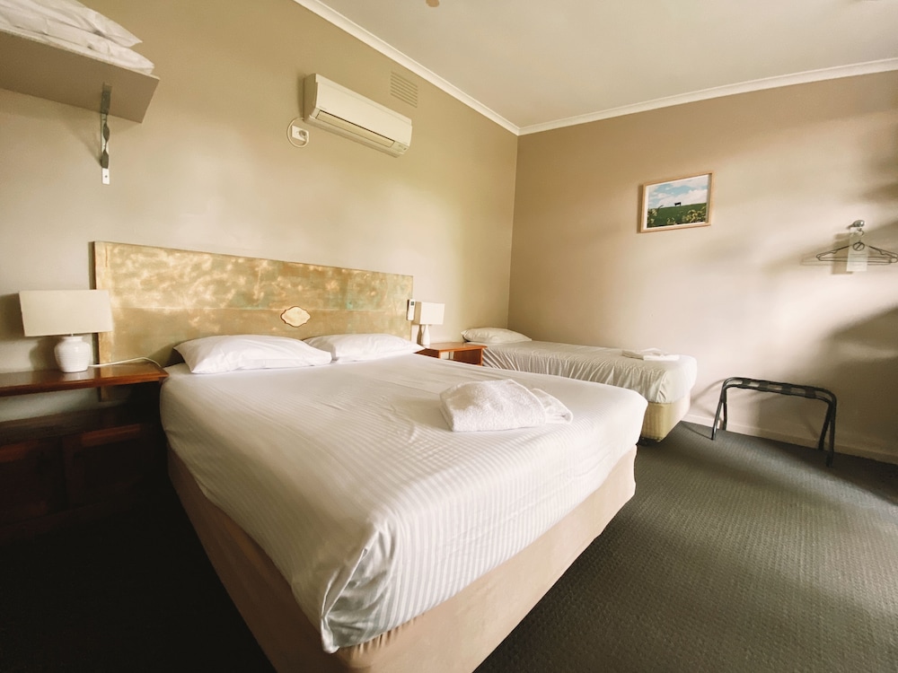 Standard Suite, 1 Bedroom, Non Smoking, Balcony (Queen/Twin) photo 2
