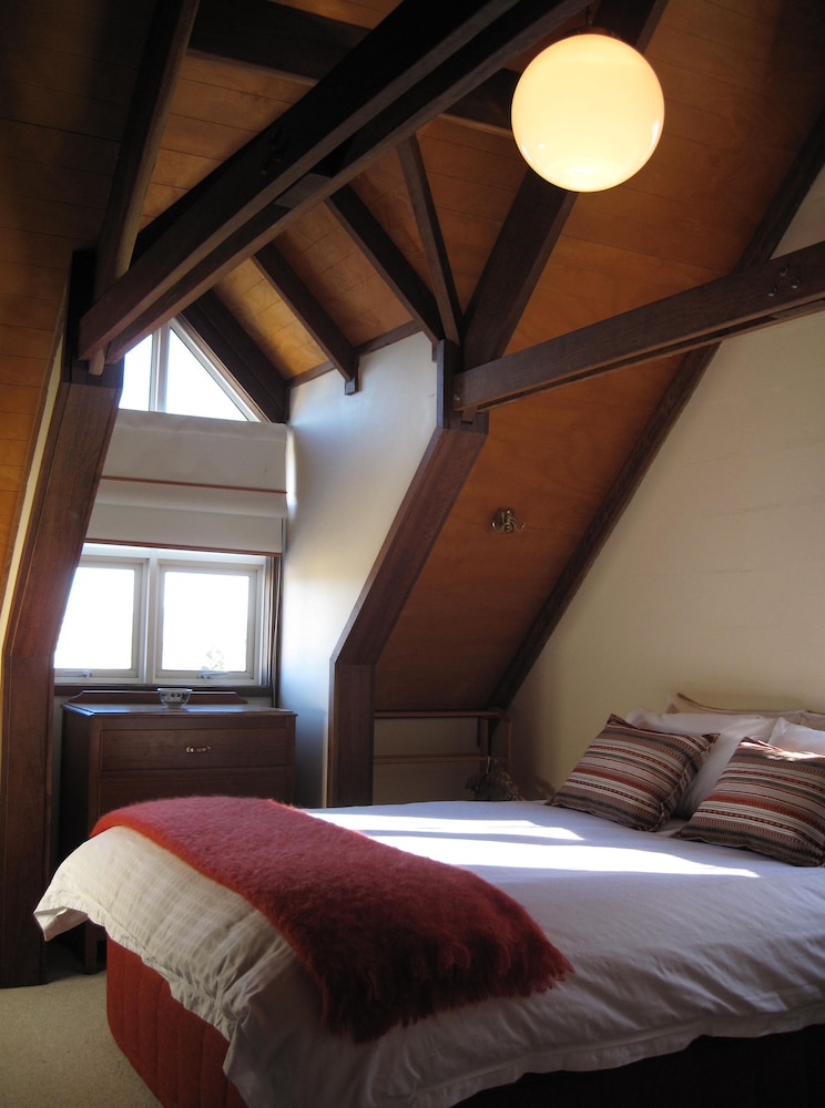 2 Bedroom Cottage photo 3