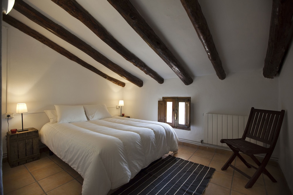 Traditional House, Multiple Bedrooms photo 2