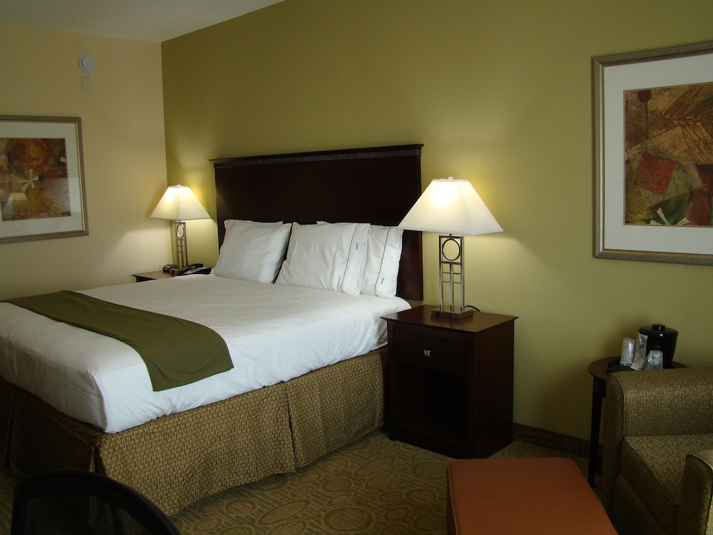 Standard Room, 1 King Bed - Photo 1