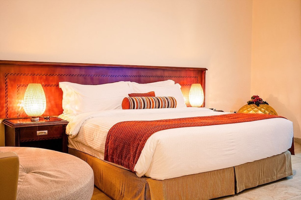 Royal Suite, Multiple Beds, Garden View, Garden Area photo 2
