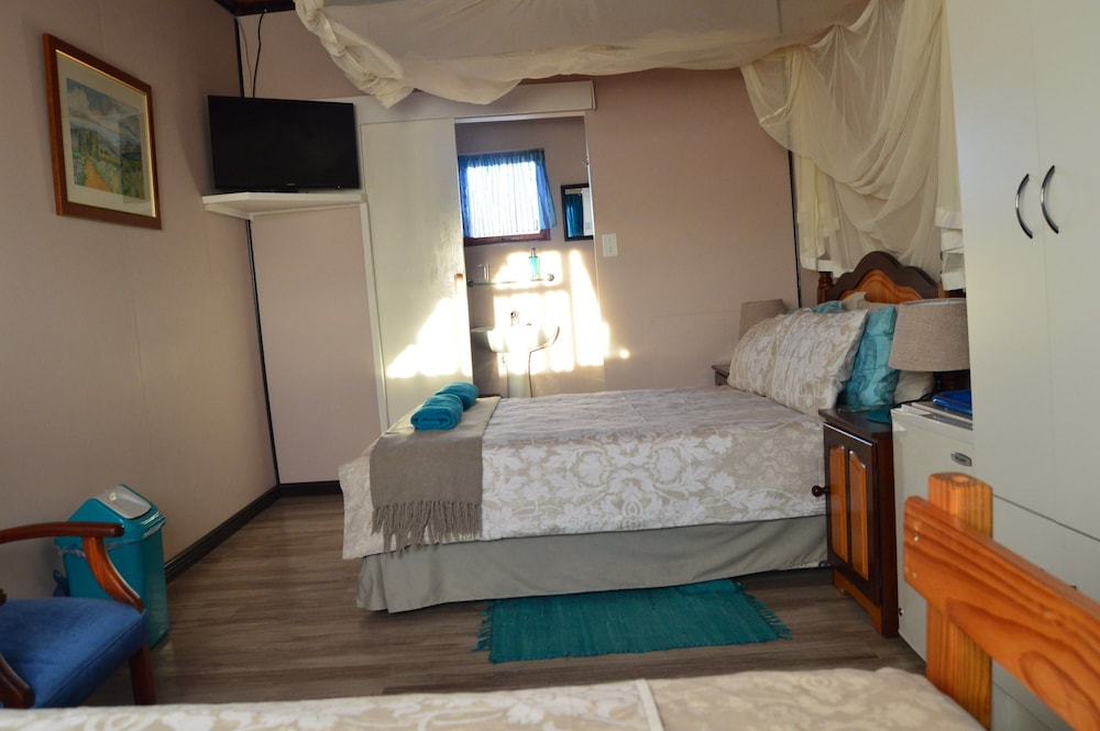 N2 triple room en suite photo 3