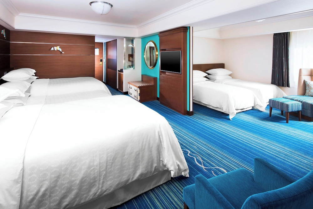 Premium Room, Multiple Beds - Photo 4