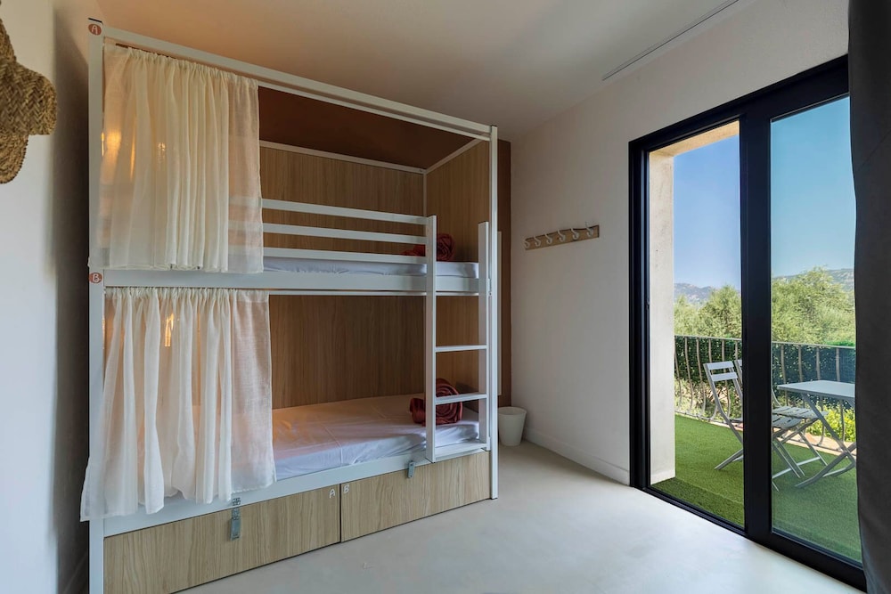 Chambre privee 4 lits photo 1