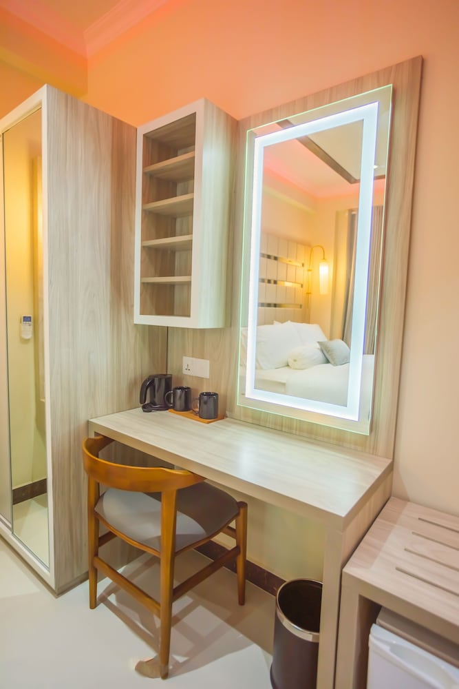 Deluxe Room - Photo 6