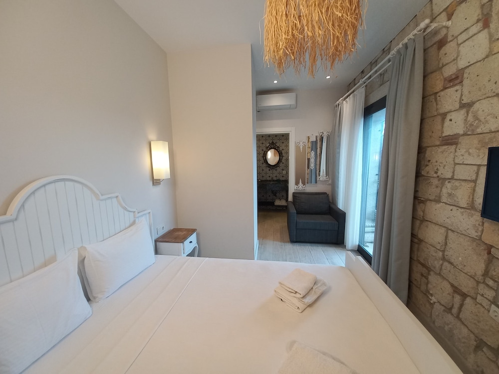 Standard Quadruple Room - Photo 11
