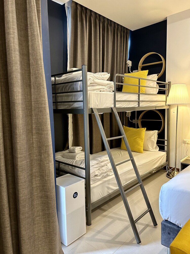 Economy Quadruple Room - Photo 26