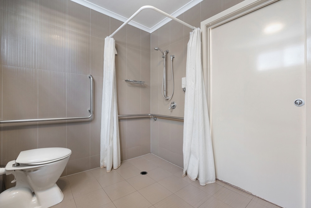 Executive Room, 1 Queen Bed, Mobility Accessible photo 2
