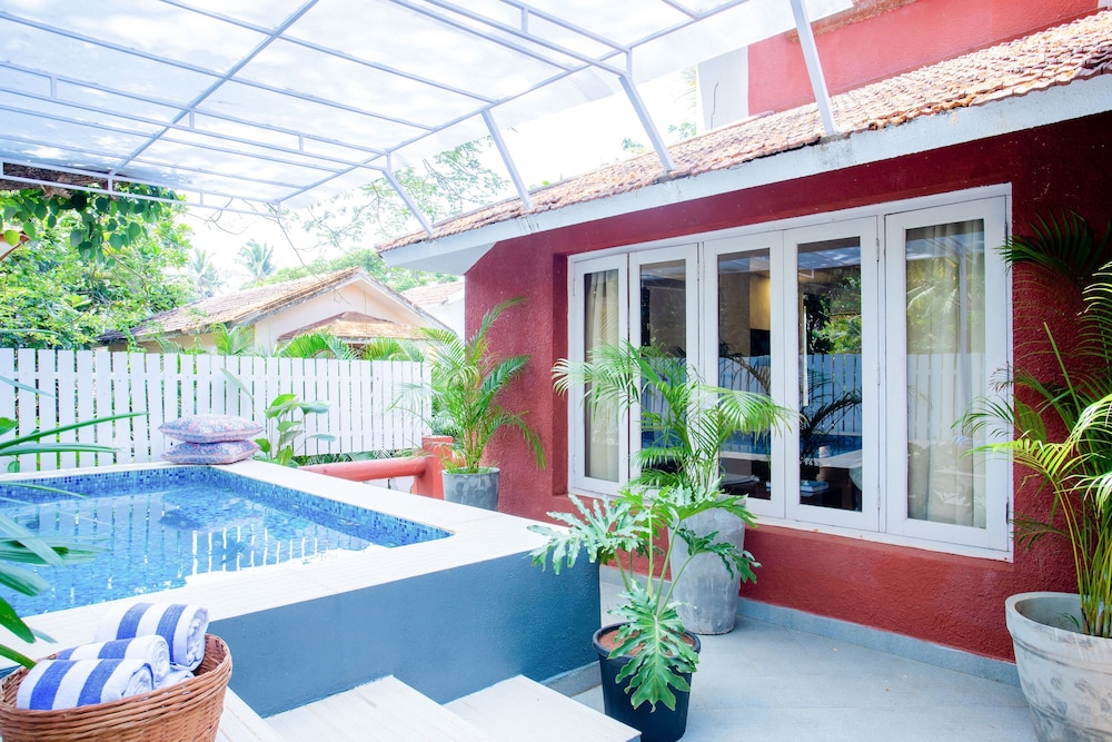 4 bedroom Royal Jacuzzi Villa photo 2
