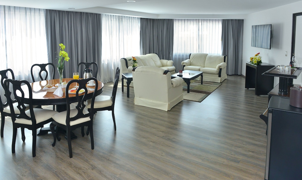 Presidential Suite, 1 King Bed, Non Smoking (Living Room) photo 2