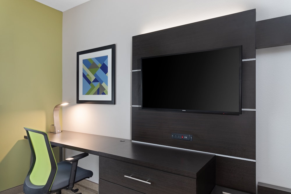 Suite, 1 Bedroom - Photo 2