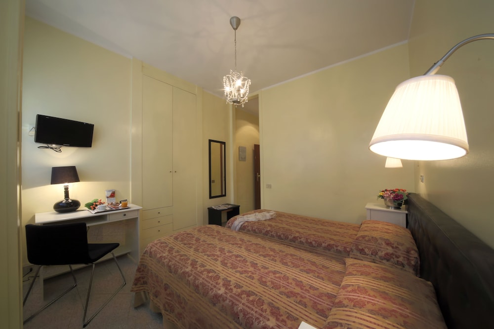 Standard Room, 2 Twin Beds - Photo 2