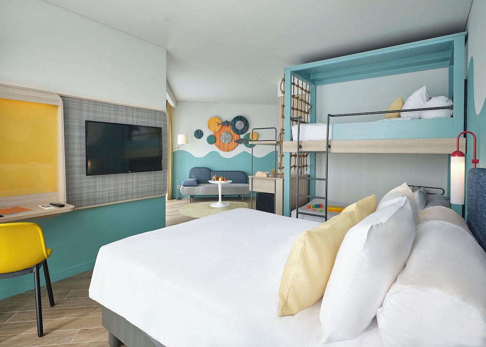 Family Room, Multiple Beds, Balcony (Premium) - Photo 7