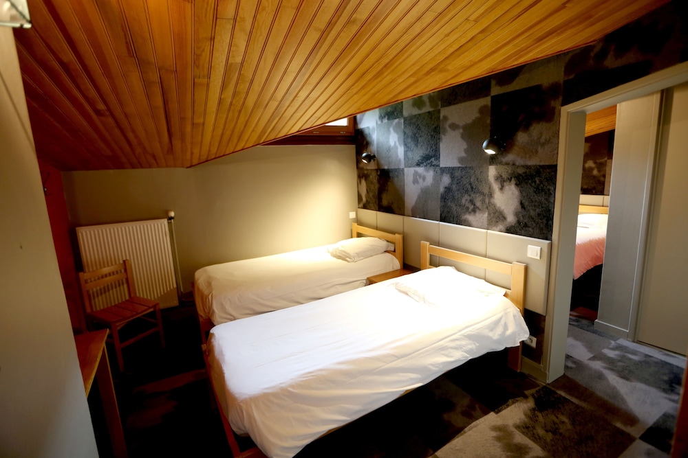 Standard Quadruple Room, Multiple Beds, Non Smoking, Mountain View photo 1