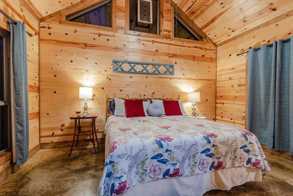 Cabin, 2 Bedrooms photo 1