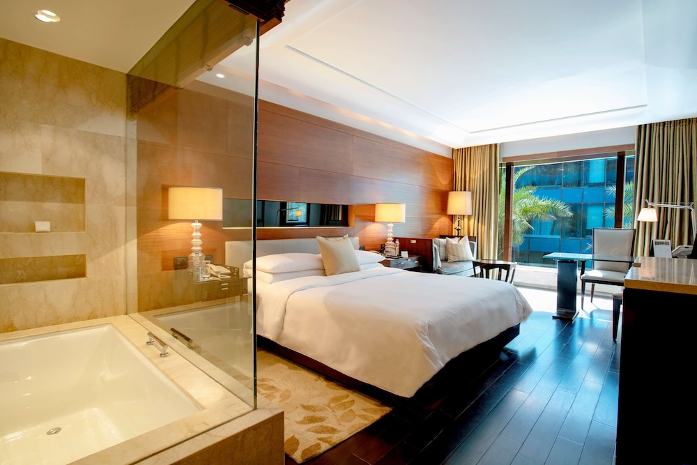 Deluxe Room, 1 King Bed - Photo 1