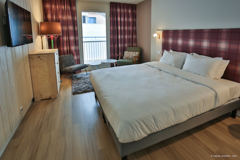 Double Room with Balcony - Photo 8