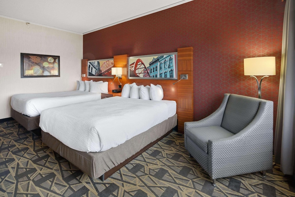 Room, 2 Queen Beds, Non Smoking (Pet Friendly) - Photo 1
