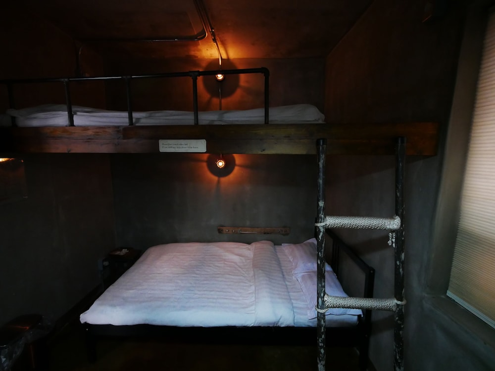 Duplex (Triple Room with Shared bathroom )