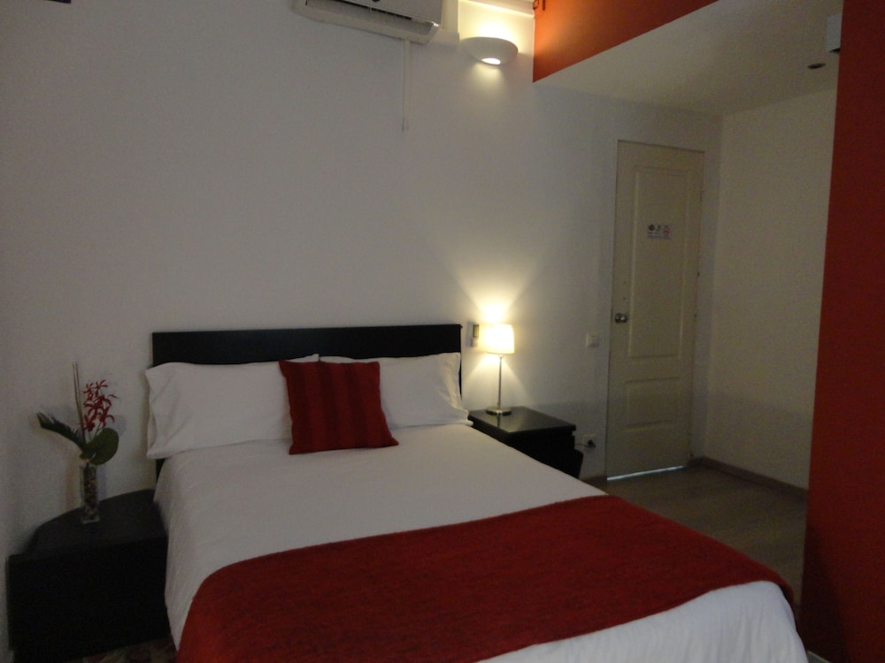 Standard Triple Room, Private Bathroom photo 2