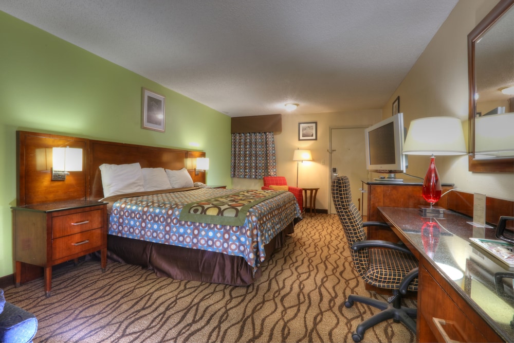 Standard Room, 1 King Bed, Smoking photo 3