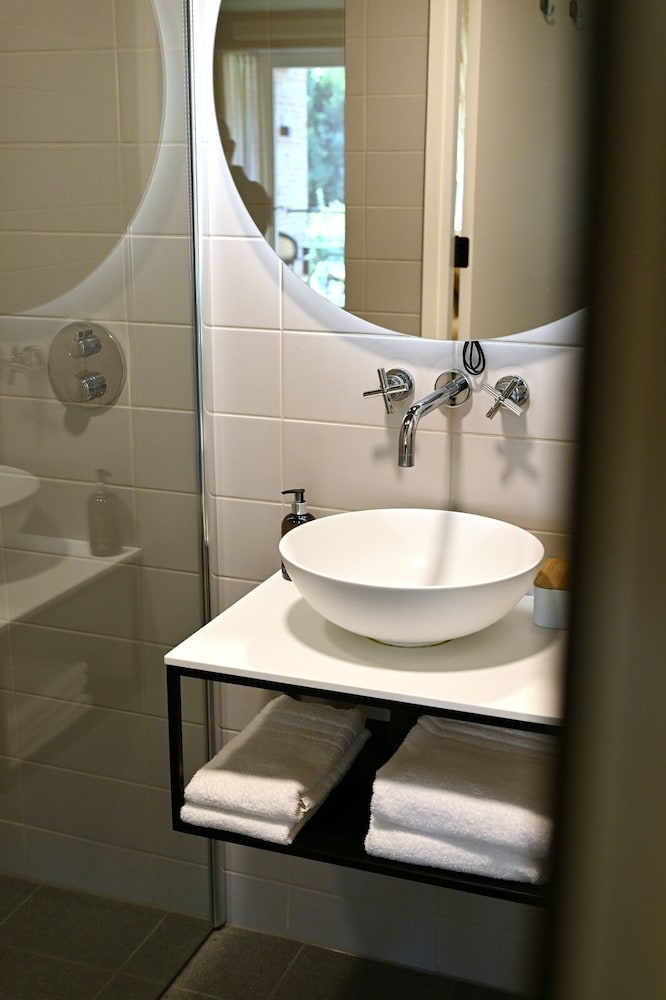 Suite - Photo 7