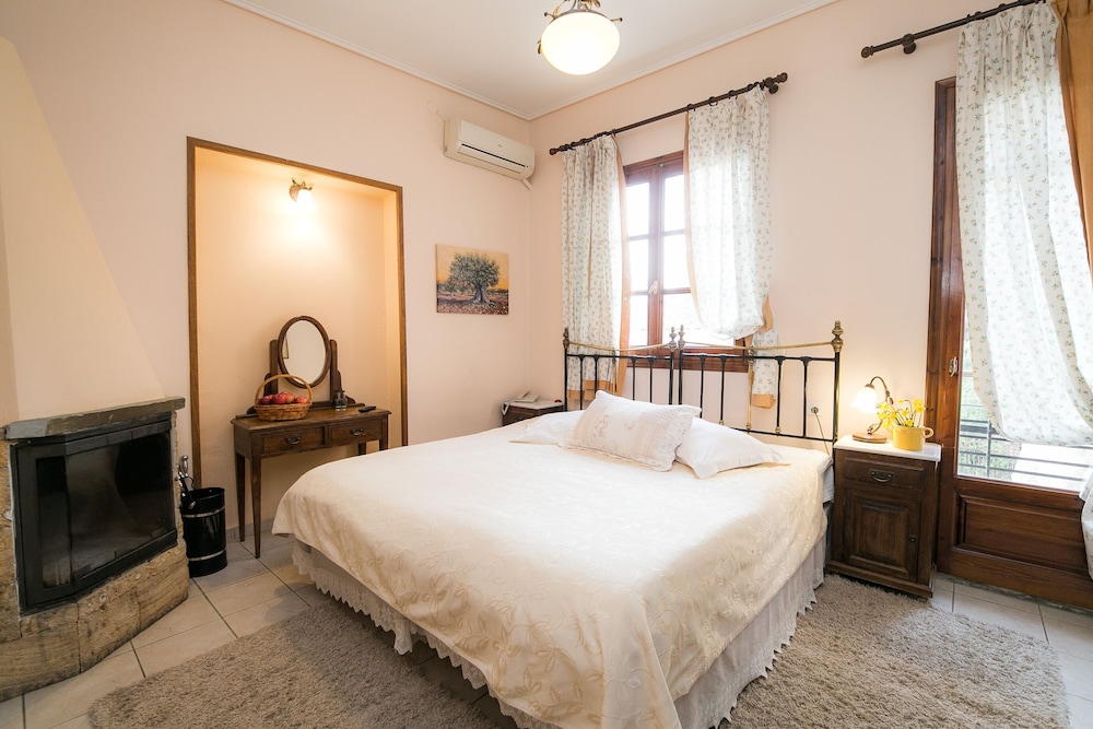 Family Room, Connecting Rooms