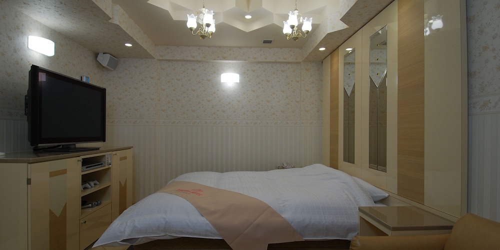 Standard Double Room thumbnail 5