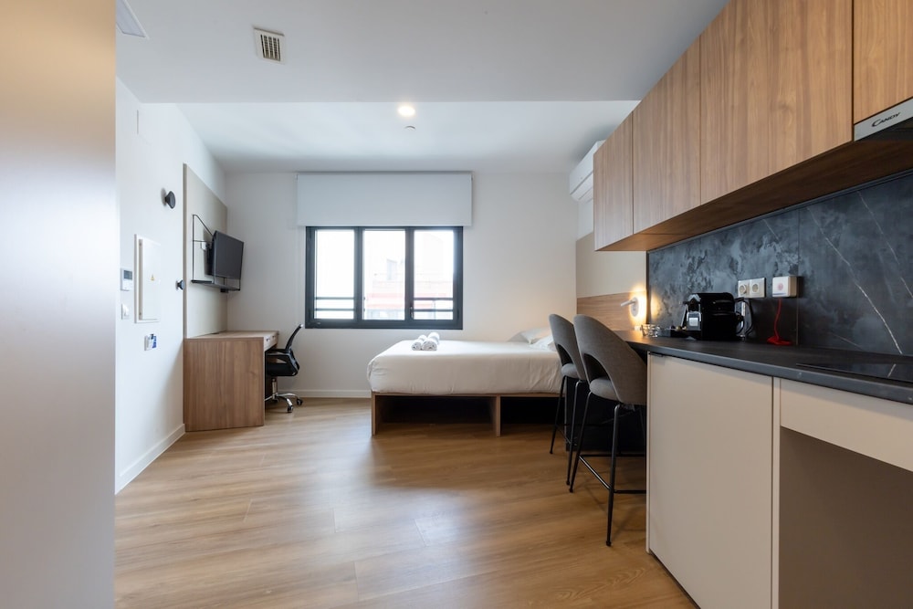 Standard Studio, Accessible, Private Bathroom (Accessible) photo 3
