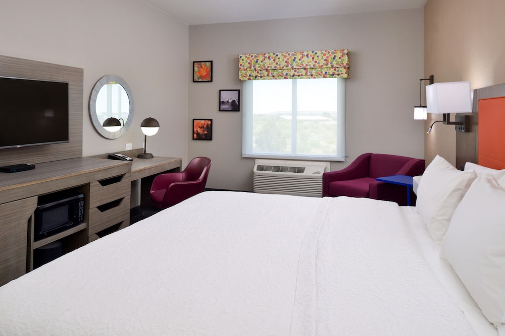 One king bed ns photo 2