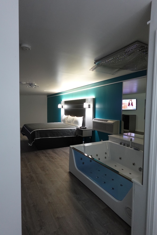 Executive Studio Suite, 1 King Bed, Non Smoking, Ground Floor photo 1