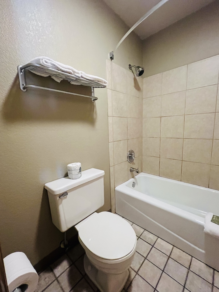 Standard Room, 1 King Bed photo 2