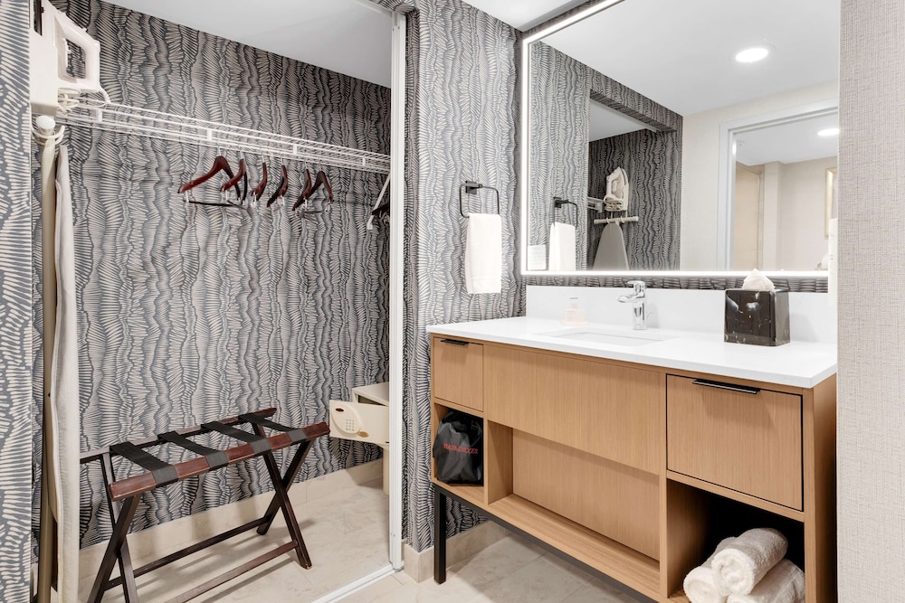 Suite, 1 King Bed, Non Smoking - Photo 6