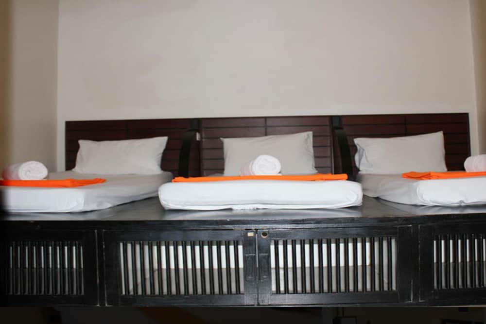 Standard Triple Room with shared bathroom photo 2