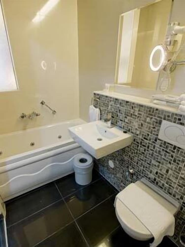 Double Room, Jetted Tub