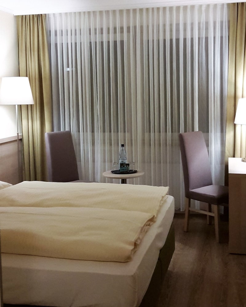 Double or Twin Room, 1 Queen Bed, Hill View